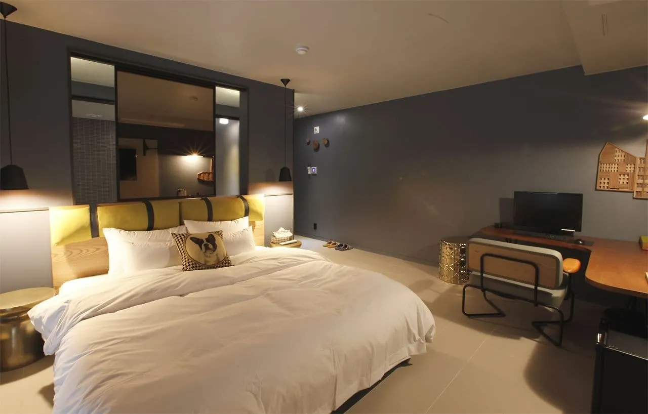 Hound Hotel Nampo Busan 2*,  South Korea