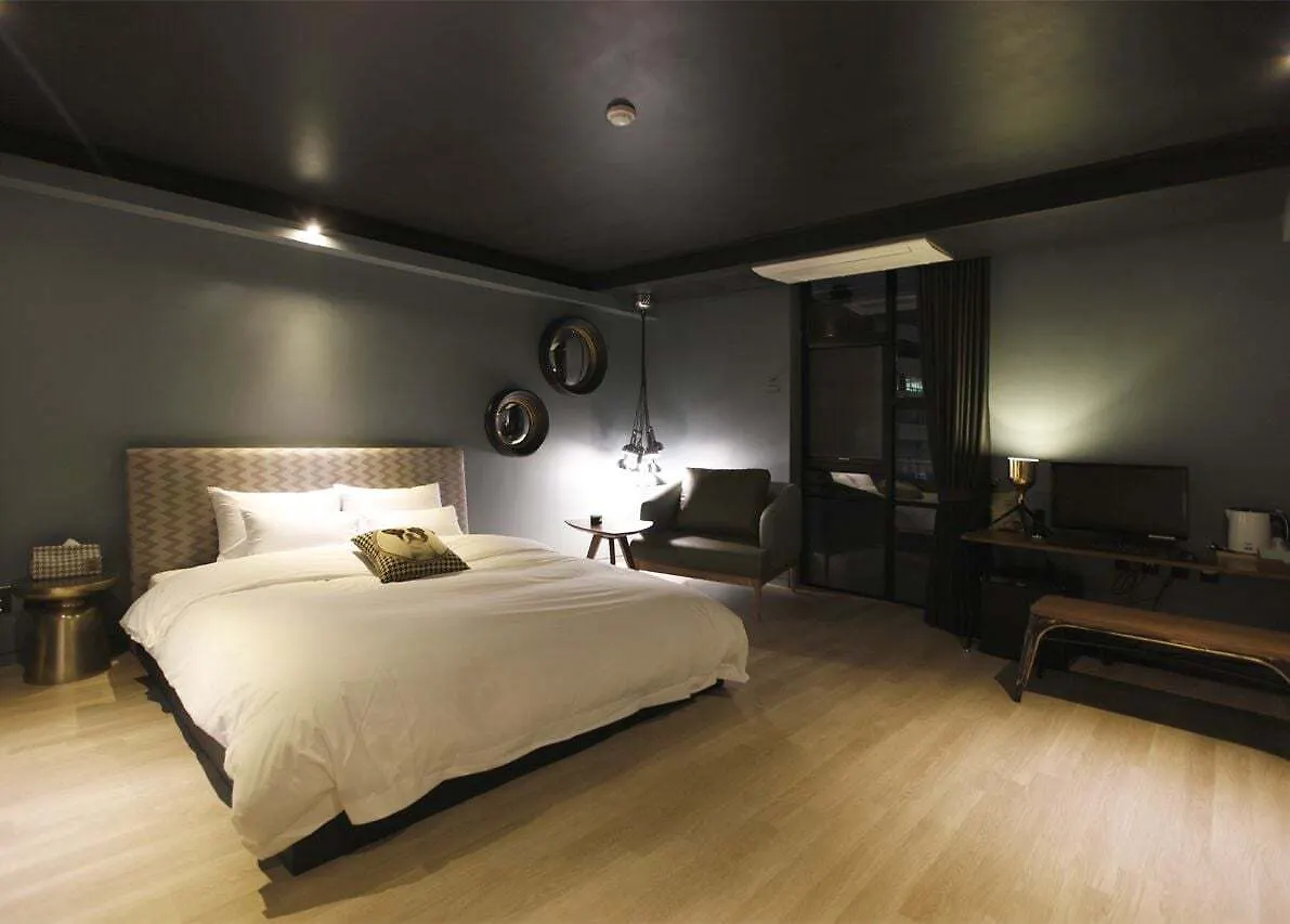 Hound Hotel Nampo Busan