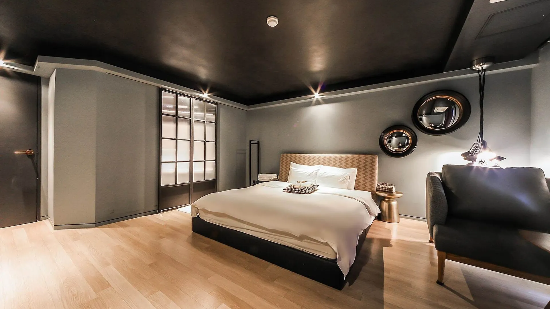 Hound Hotel Nampo Busan