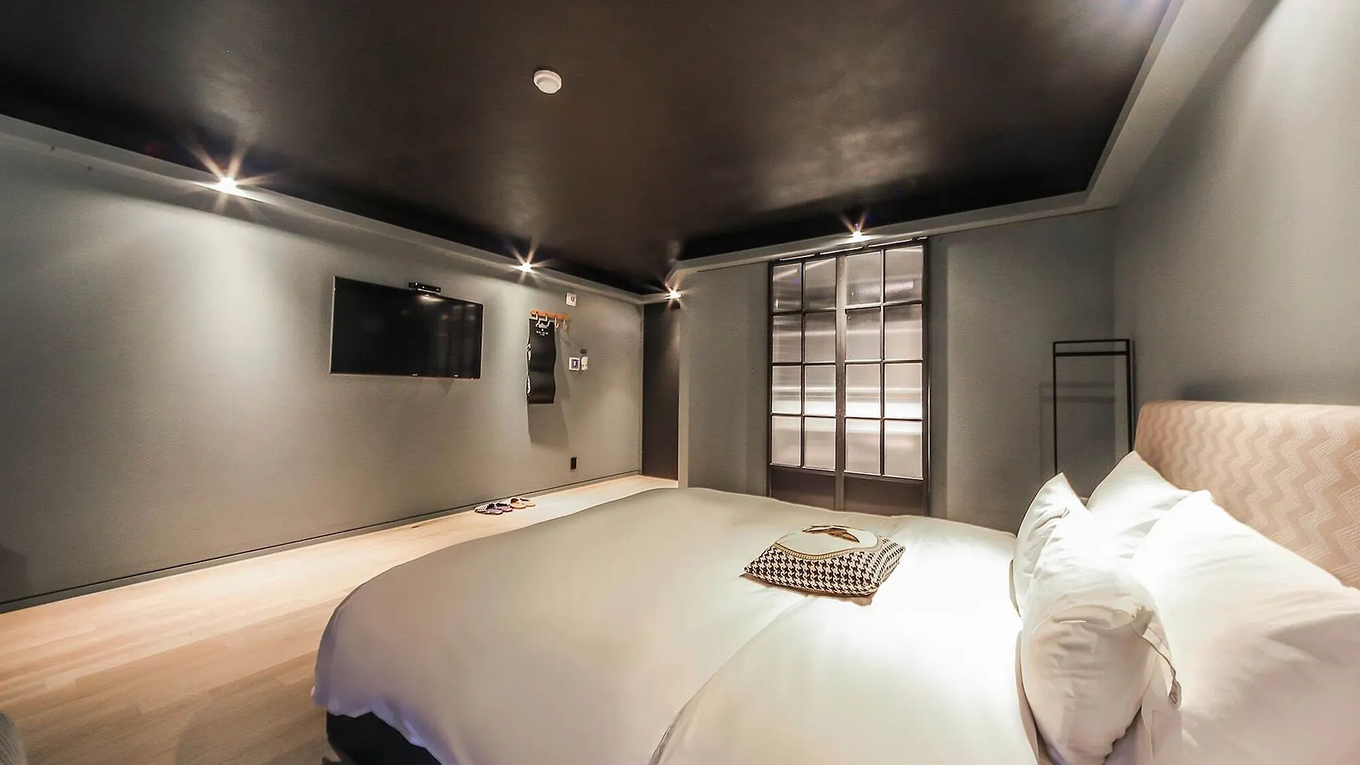 Hound Hotel Nampo Busan