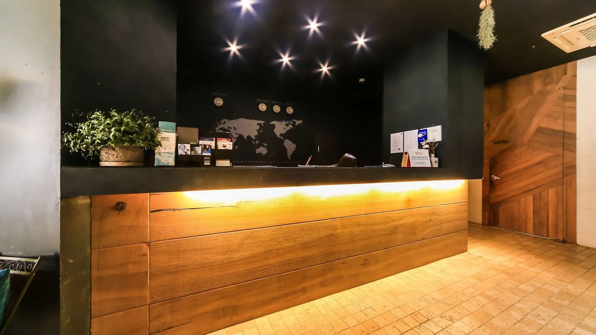 Hound Hotel Nampo Busan