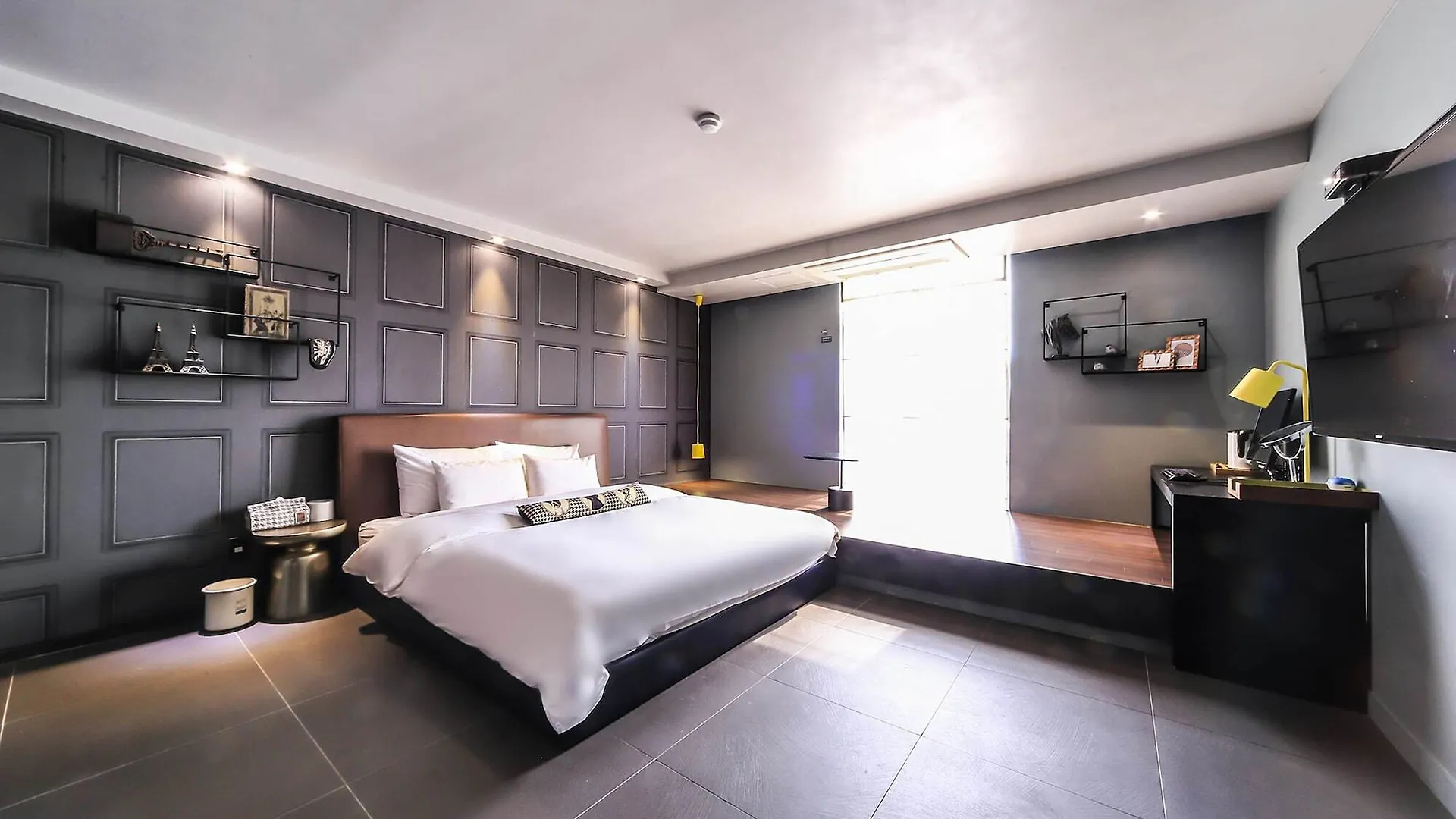 Hound Hotel Nampo Busan 2*,