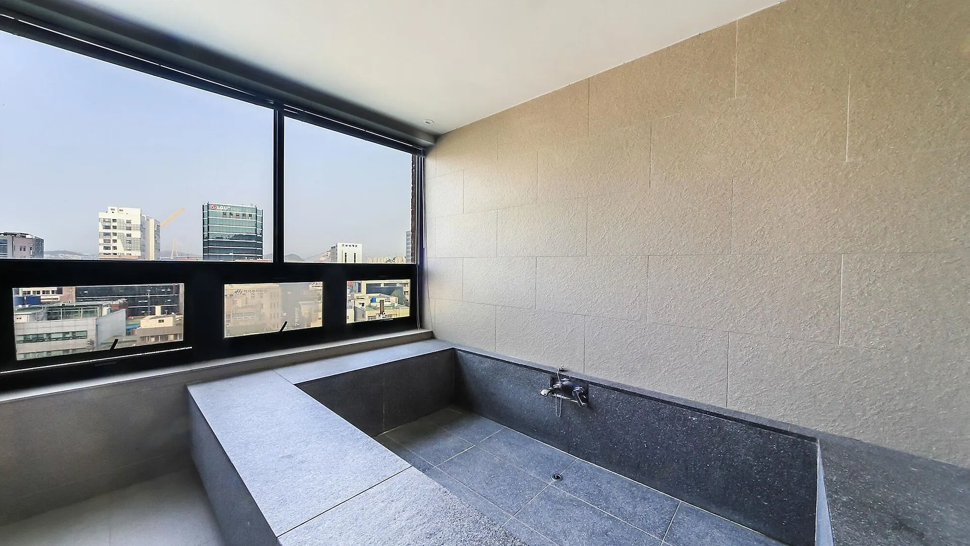 Hound Hotel Nampo Busan 2*,  South Korea