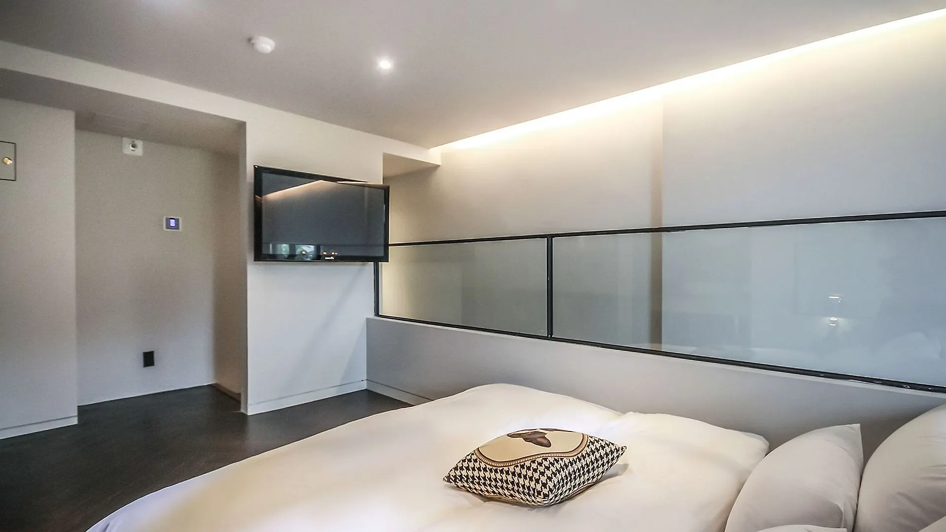 Hound Hotel Nampo Busan