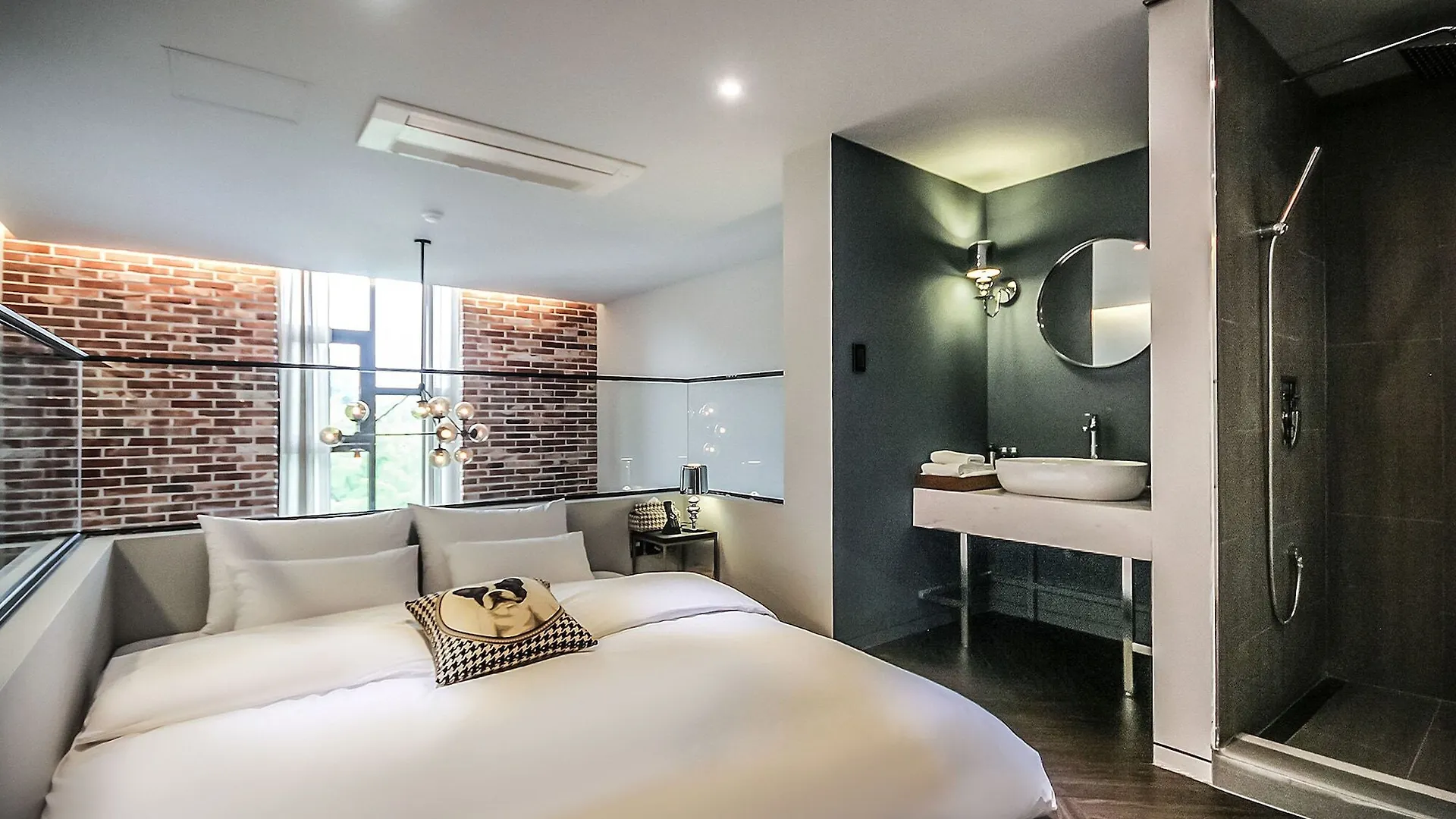 Hound Hotel Nampo Busan